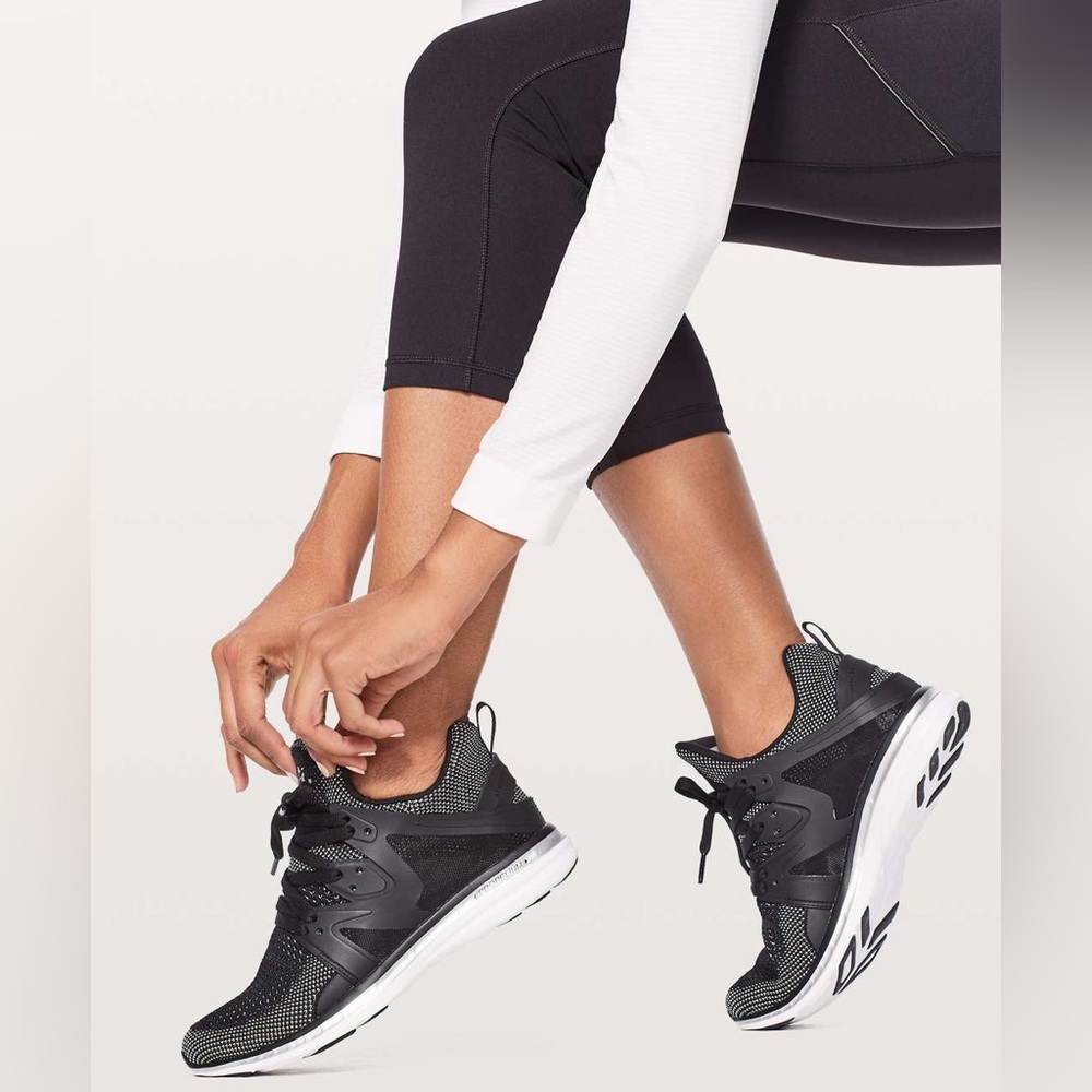 APL Lululemon Womens TechLoom Ascend Shoe Black /White Sz 6